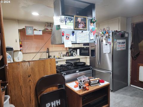 A home in Coos Bay