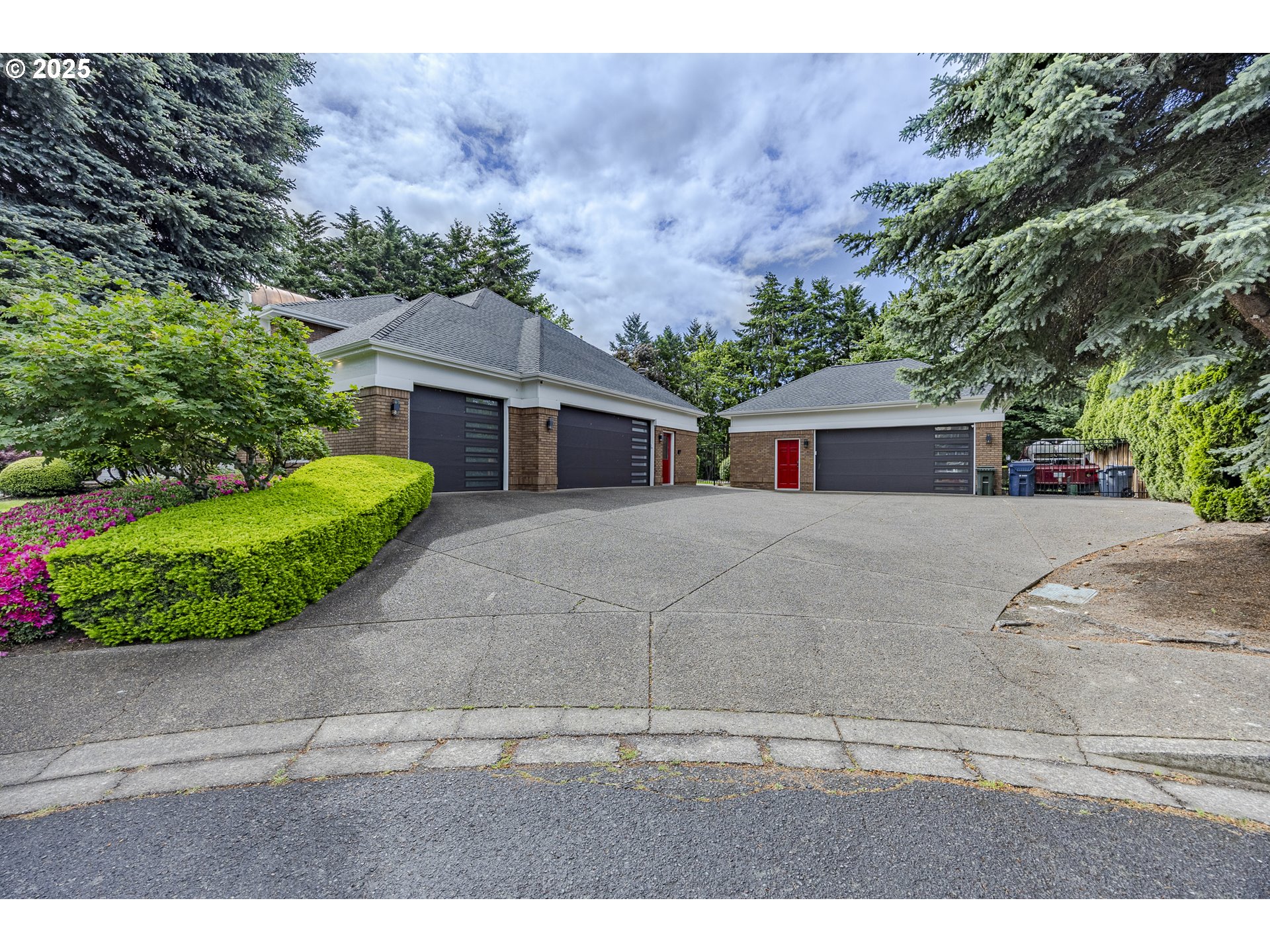 1564 REGENCY DR
