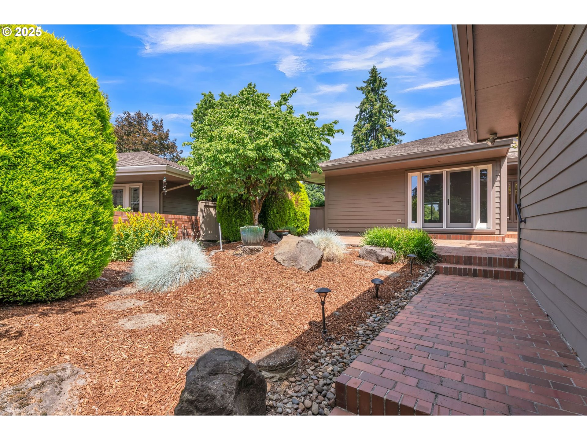 8085 SW FAIRWAY DR