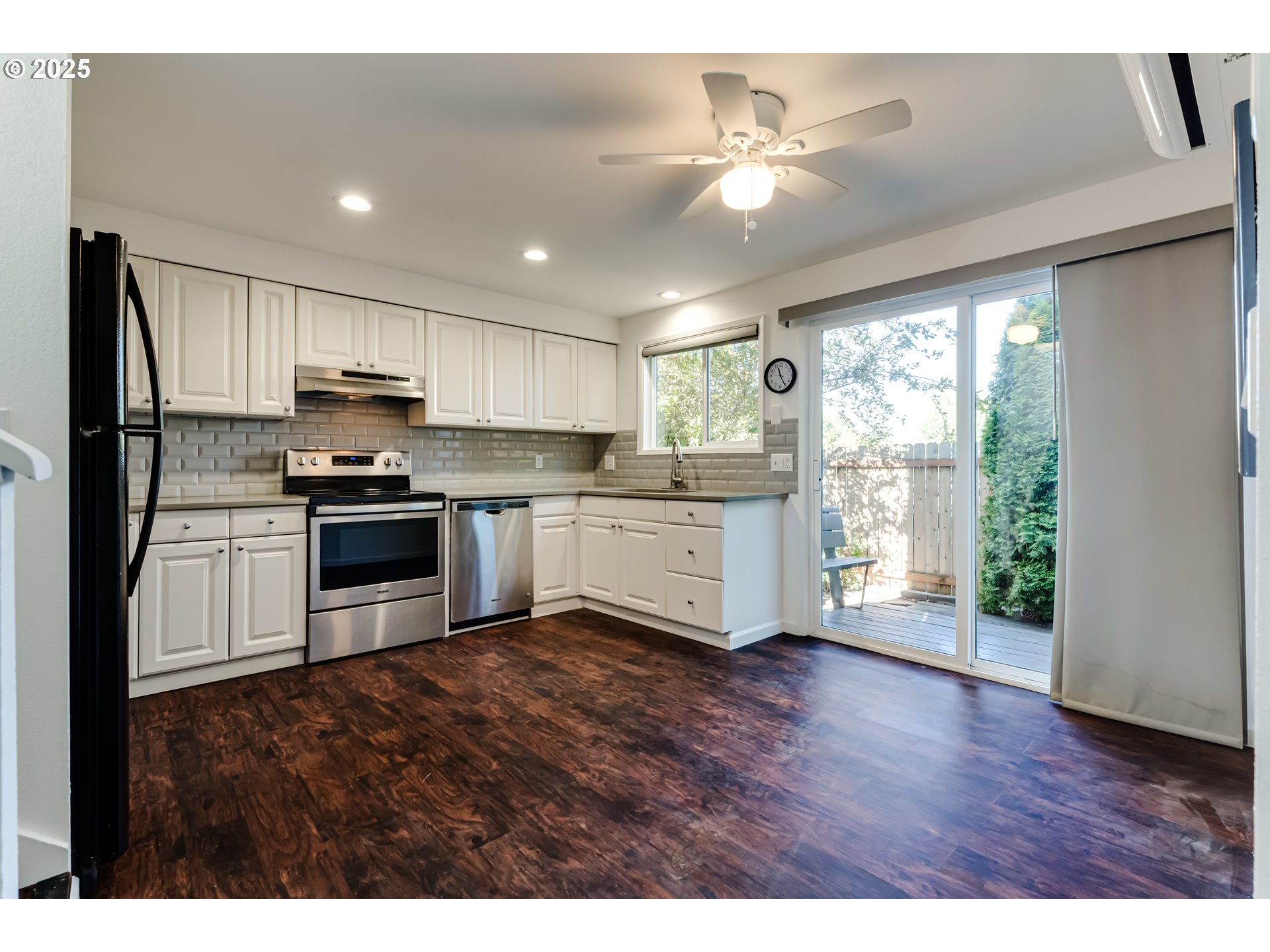 327 COUNTRY CLUB RD