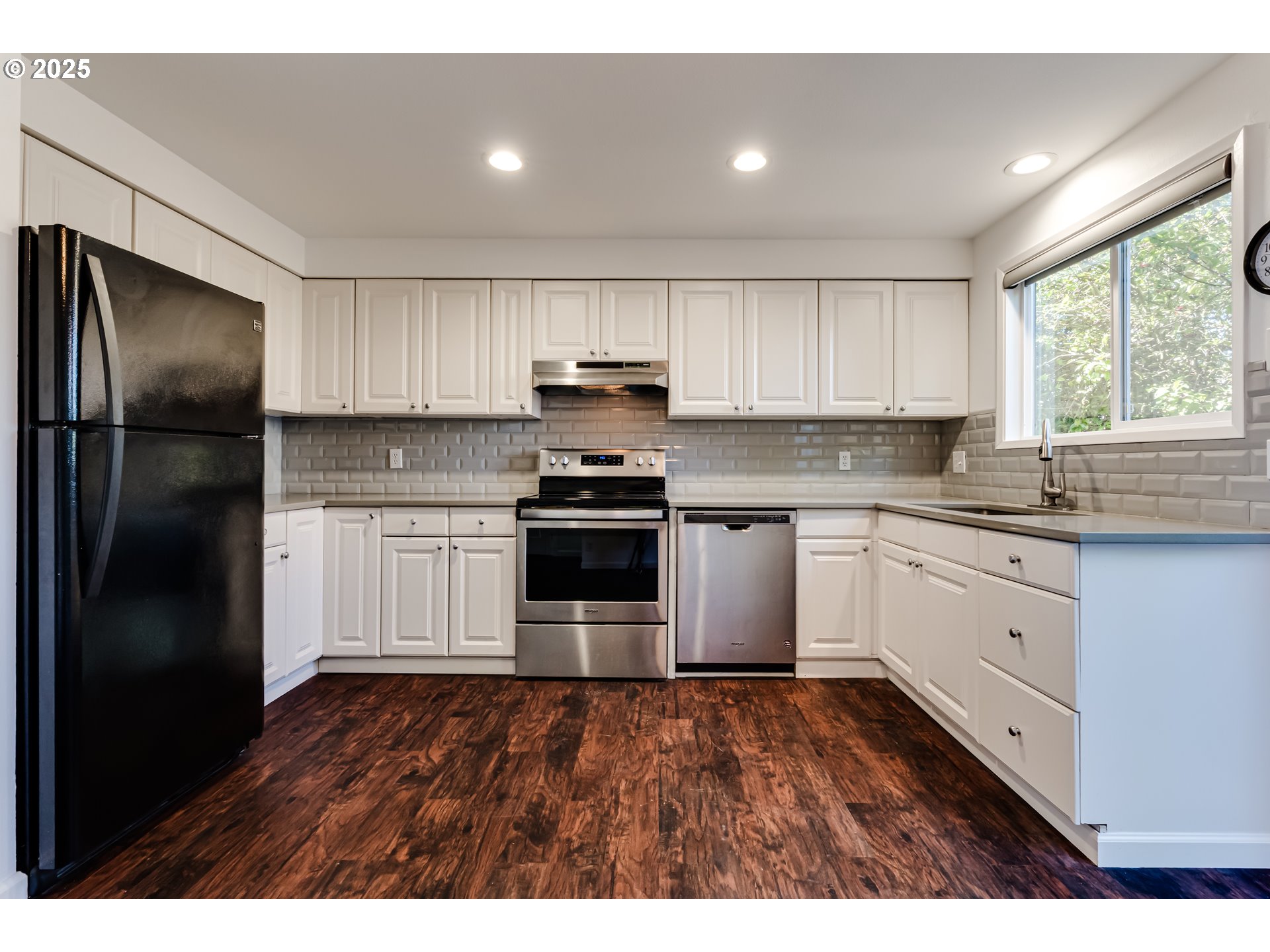 327 COUNTRY CLUB RD