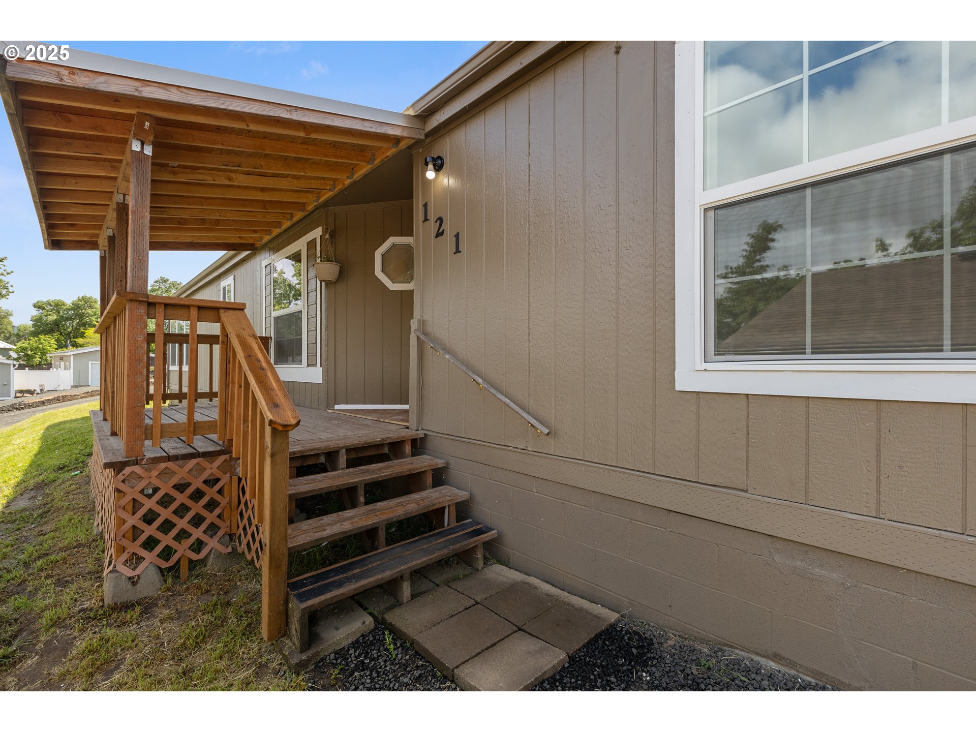 121 ANDORRA DR