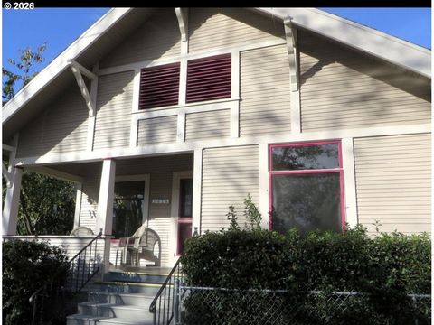 1616 NE COMMERCIAL AVE Roseburg OR 97470