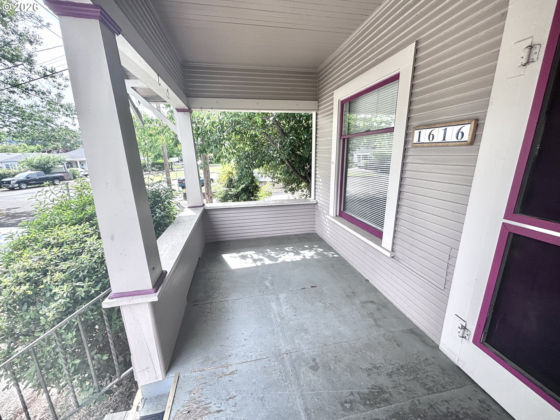 1616 NE COMMERCIAL AVE