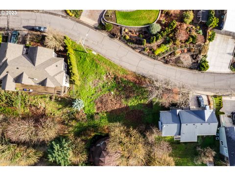 850 SUMMIT BLVD Springfield OR 97477