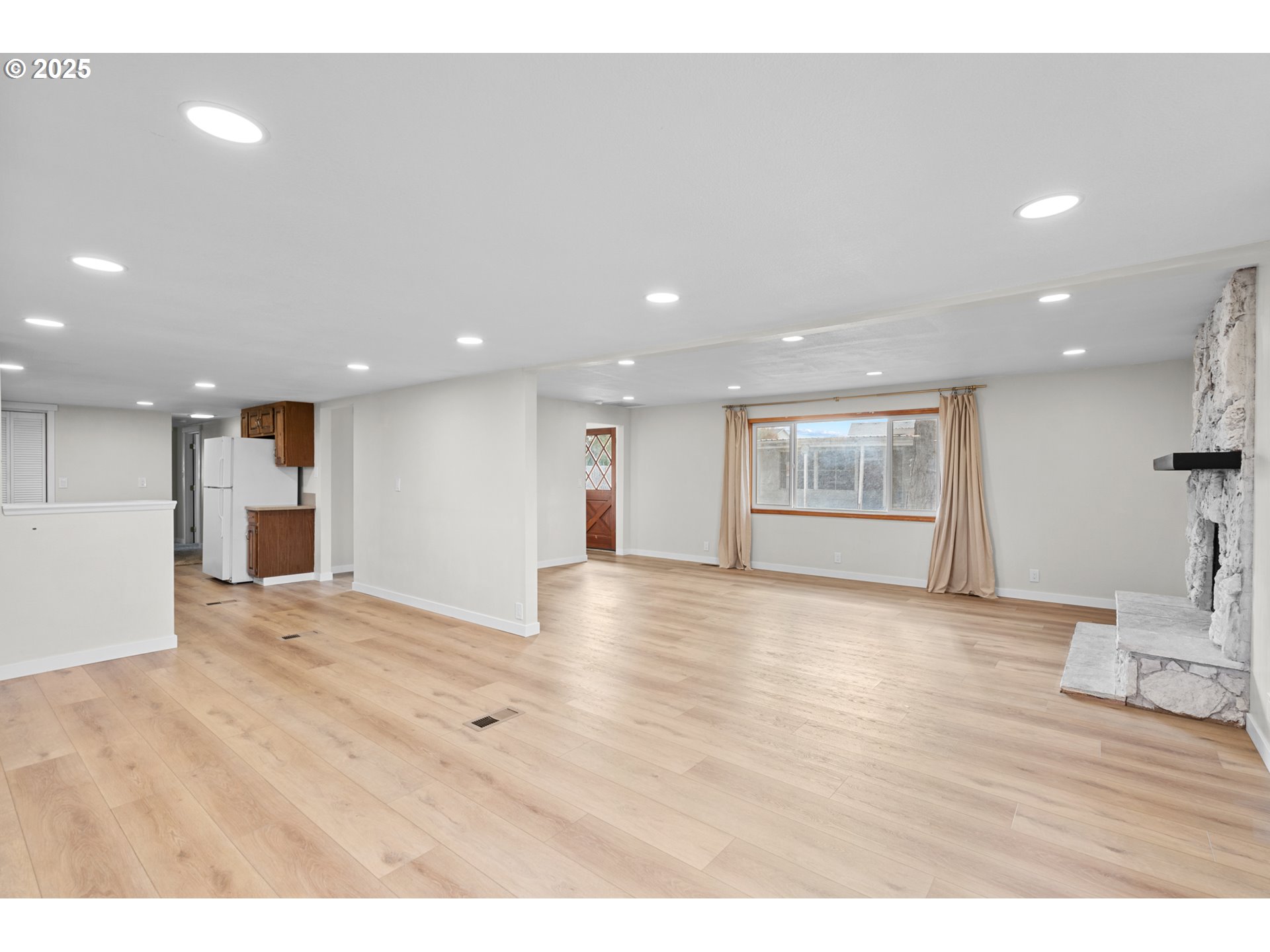 1322 NE GILLESPIE LN