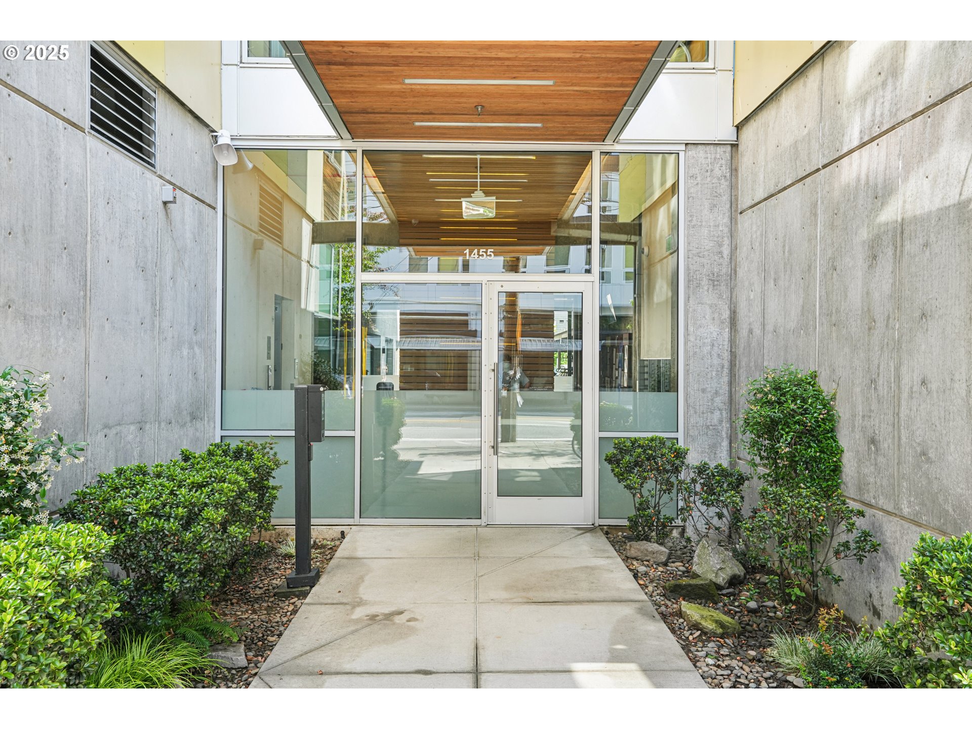 1455 N KILLINGSWORTH ST