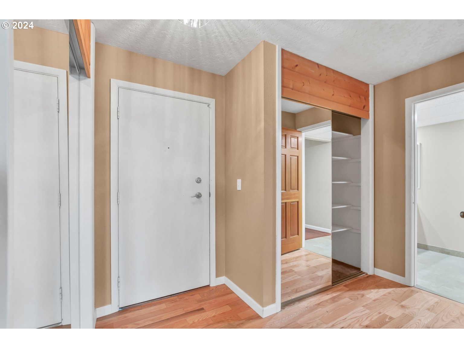 5585 E EVERGREEN BLVD 5103