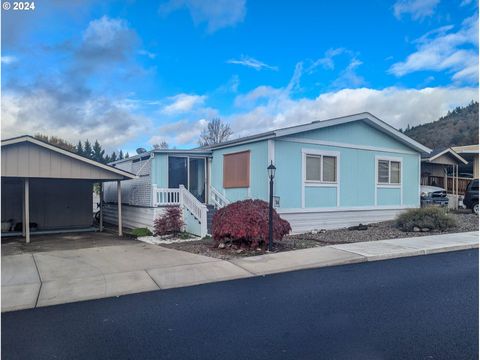 A home in Roseburg