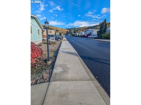 A home in Roseburg