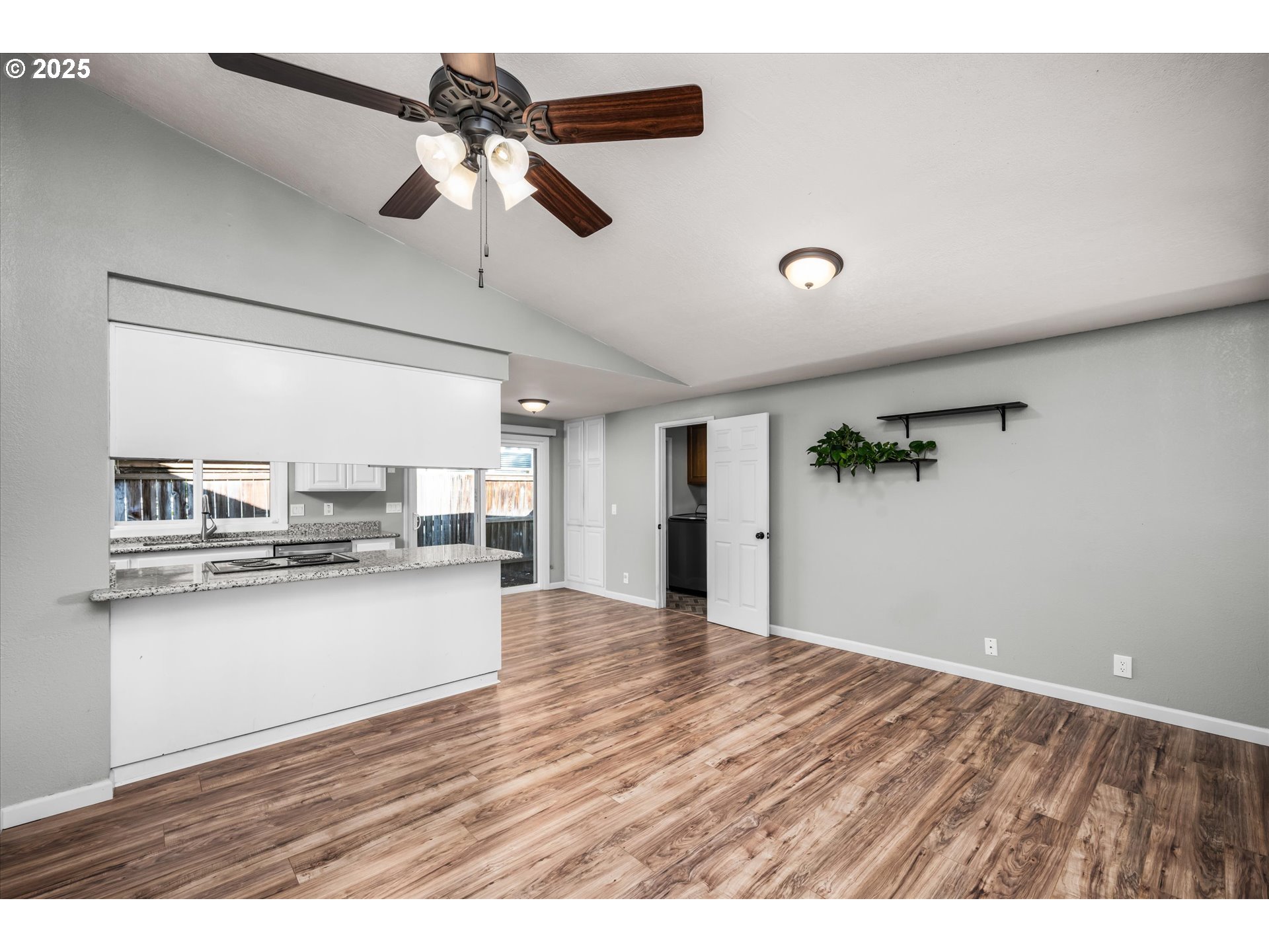 1215 CEDAR RIDGE DR