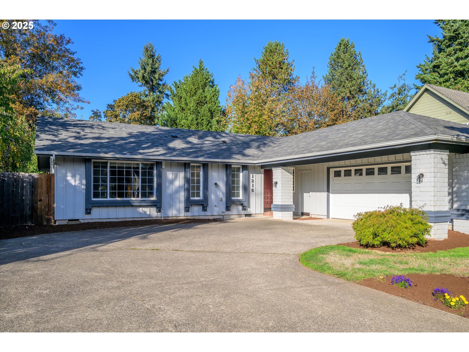 1215 CEDAR RIDGE DR