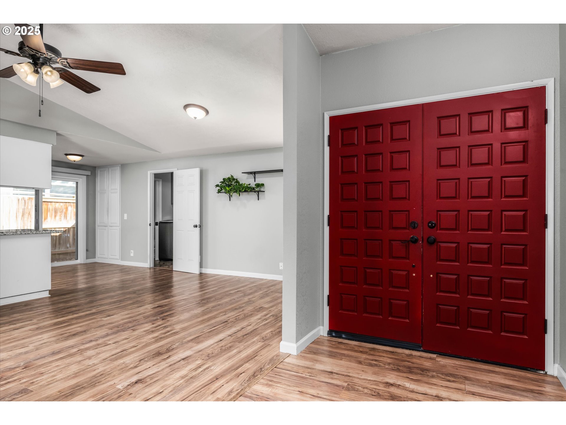 1215 CEDAR RIDGE DR