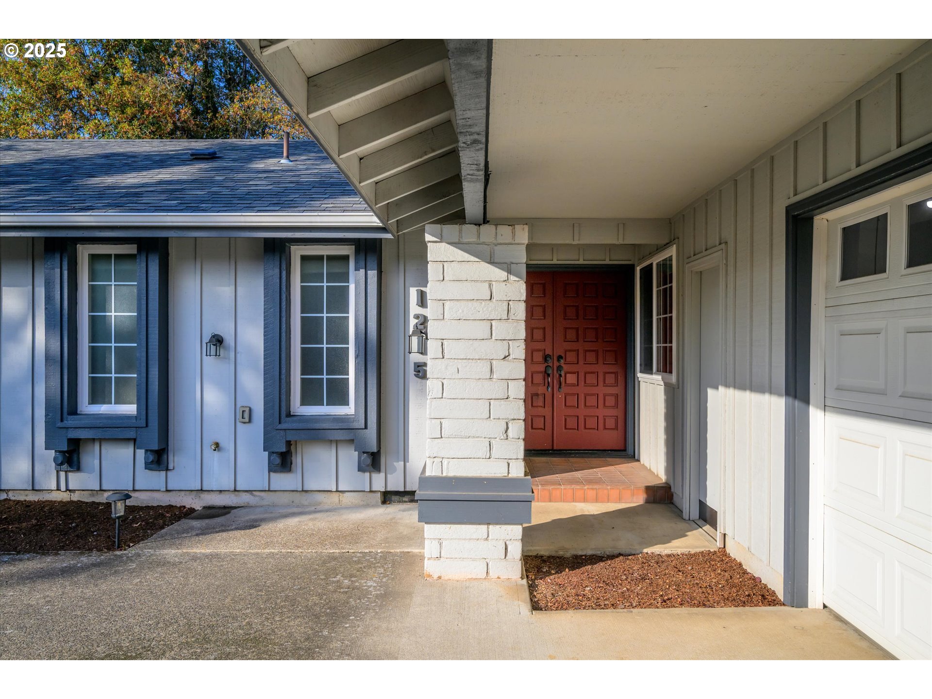 1215 CEDAR RIDGE DR