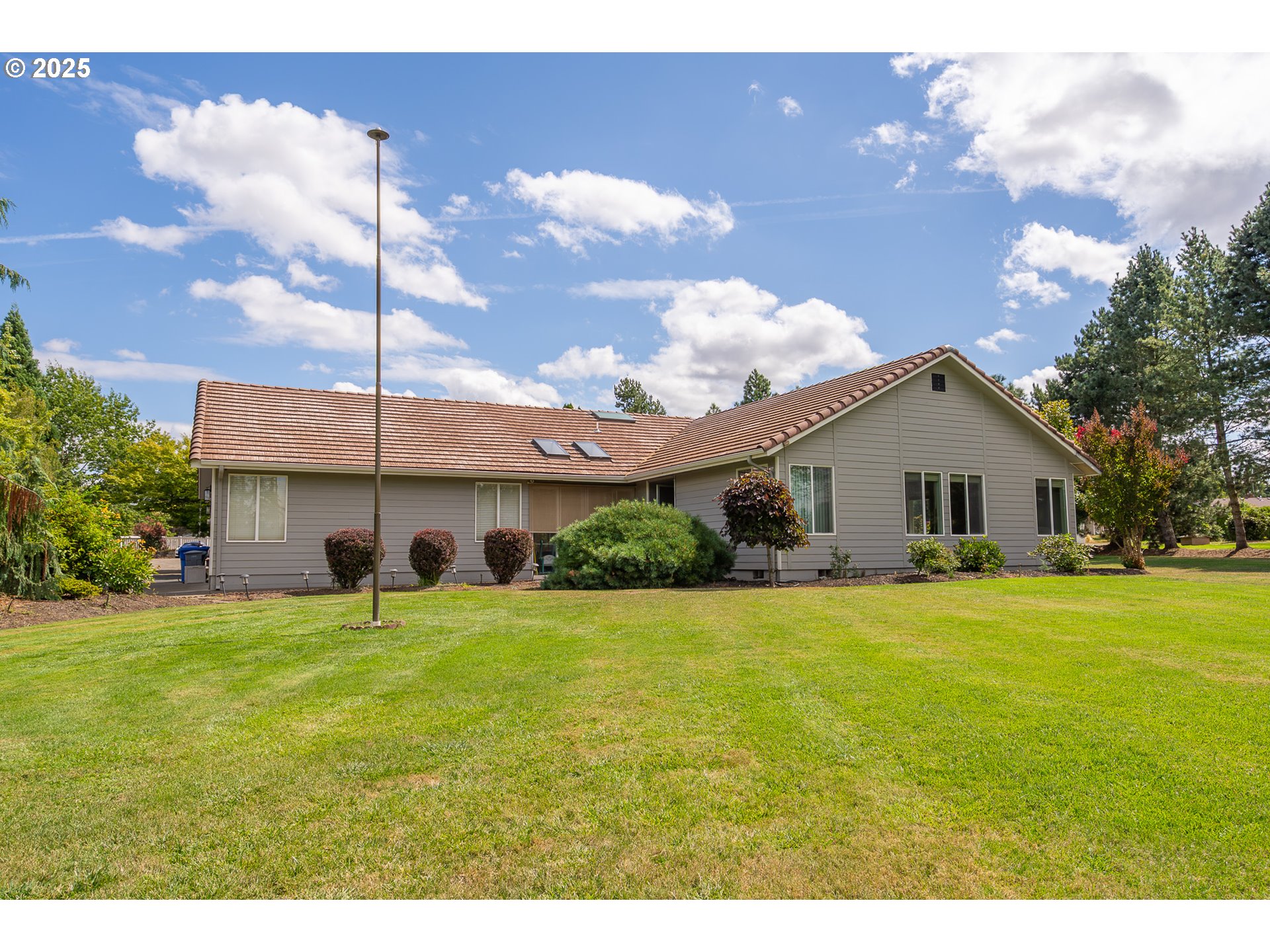 1140 NE CLOVER VALLEY CT