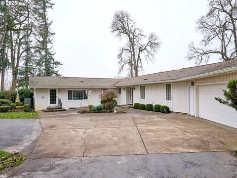 A home in Woodburn