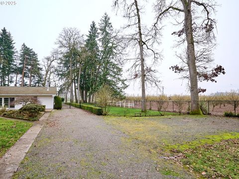 A home in Woodburn