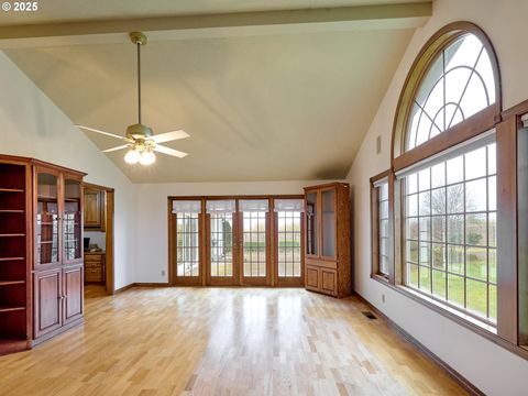 A home in Woodburn