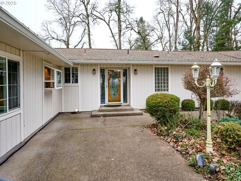 A home in Woodburn