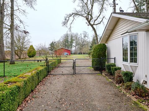 A home in Woodburn