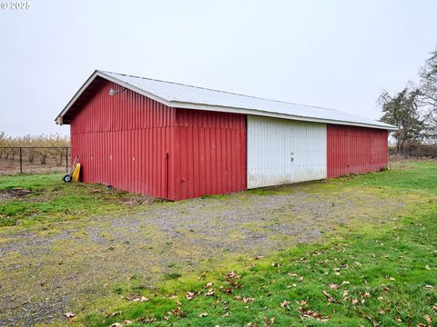 A home in Woodburn