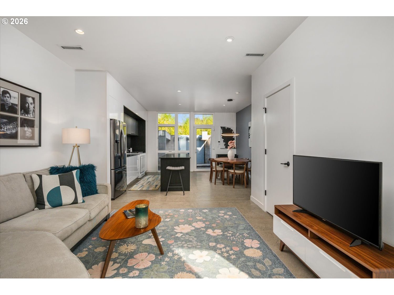 7168 N VANCOUVER AVE