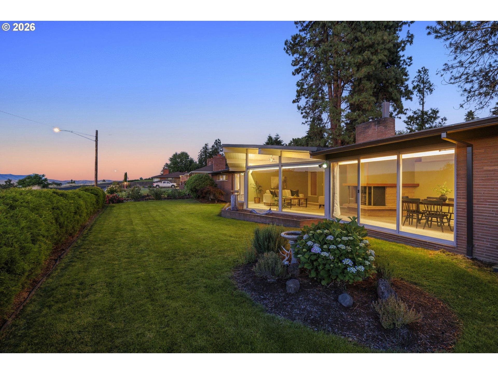 314 W SCENIC DR