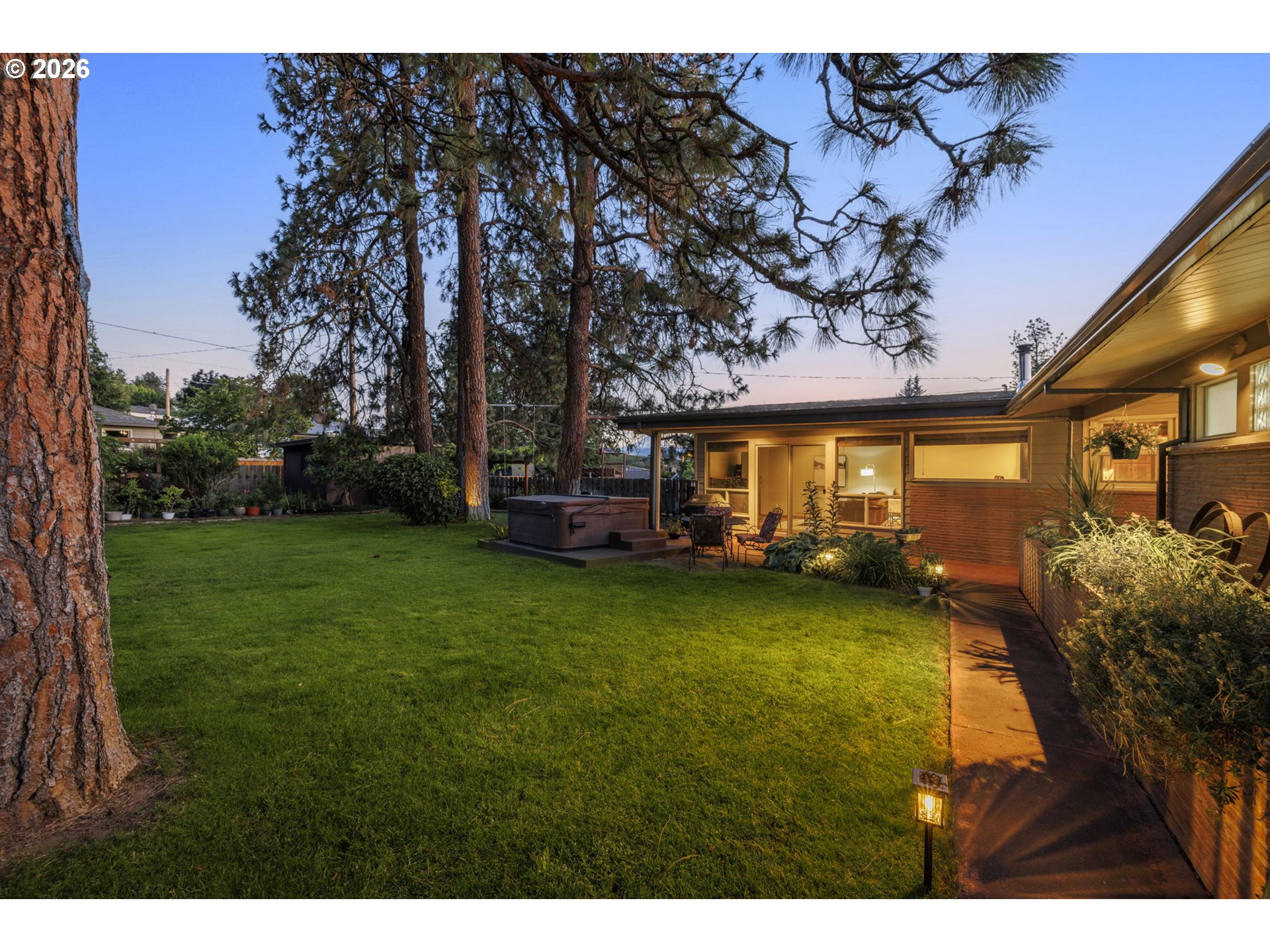 314 W SCENIC DR
