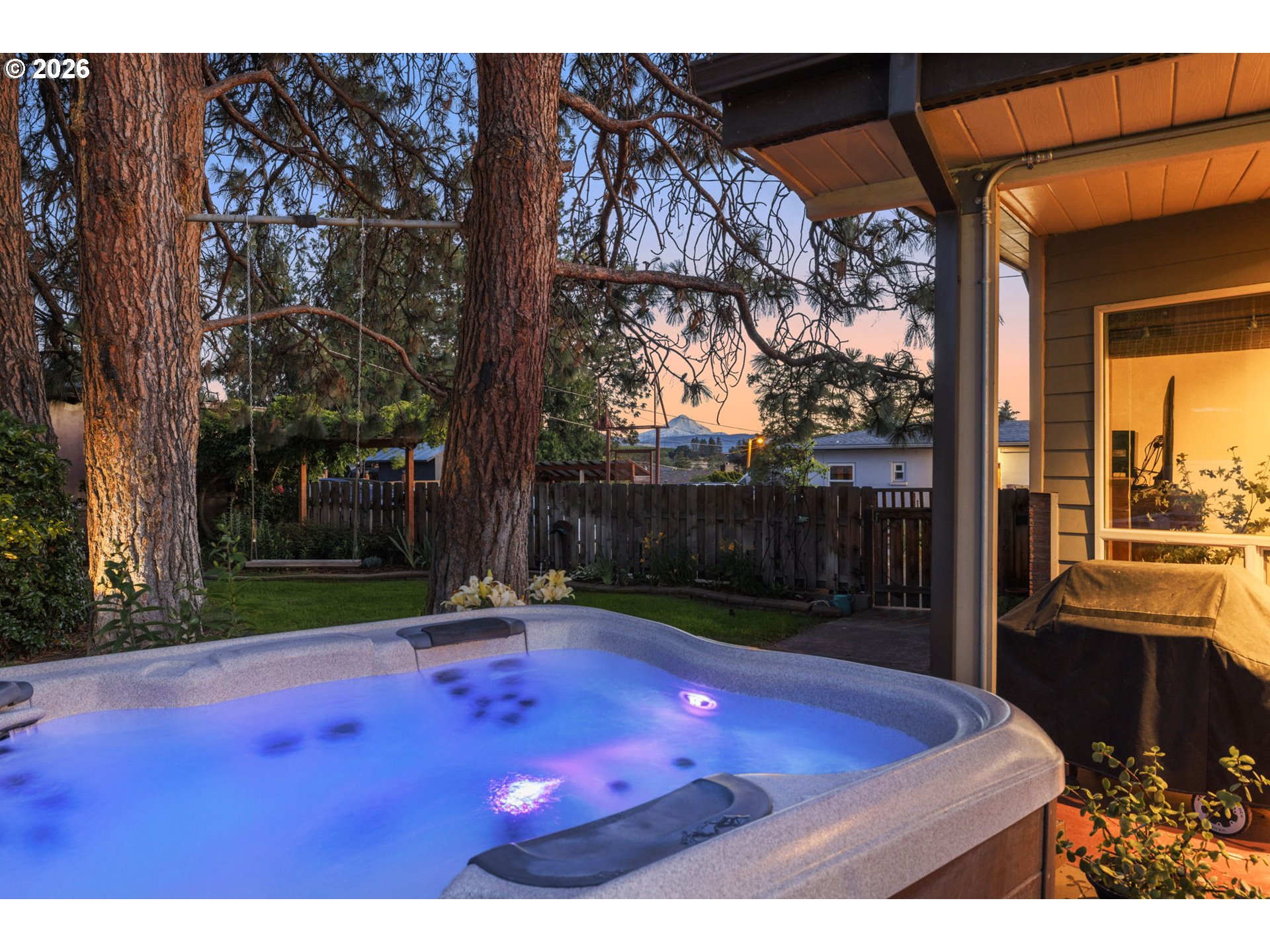 314 W SCENIC DR