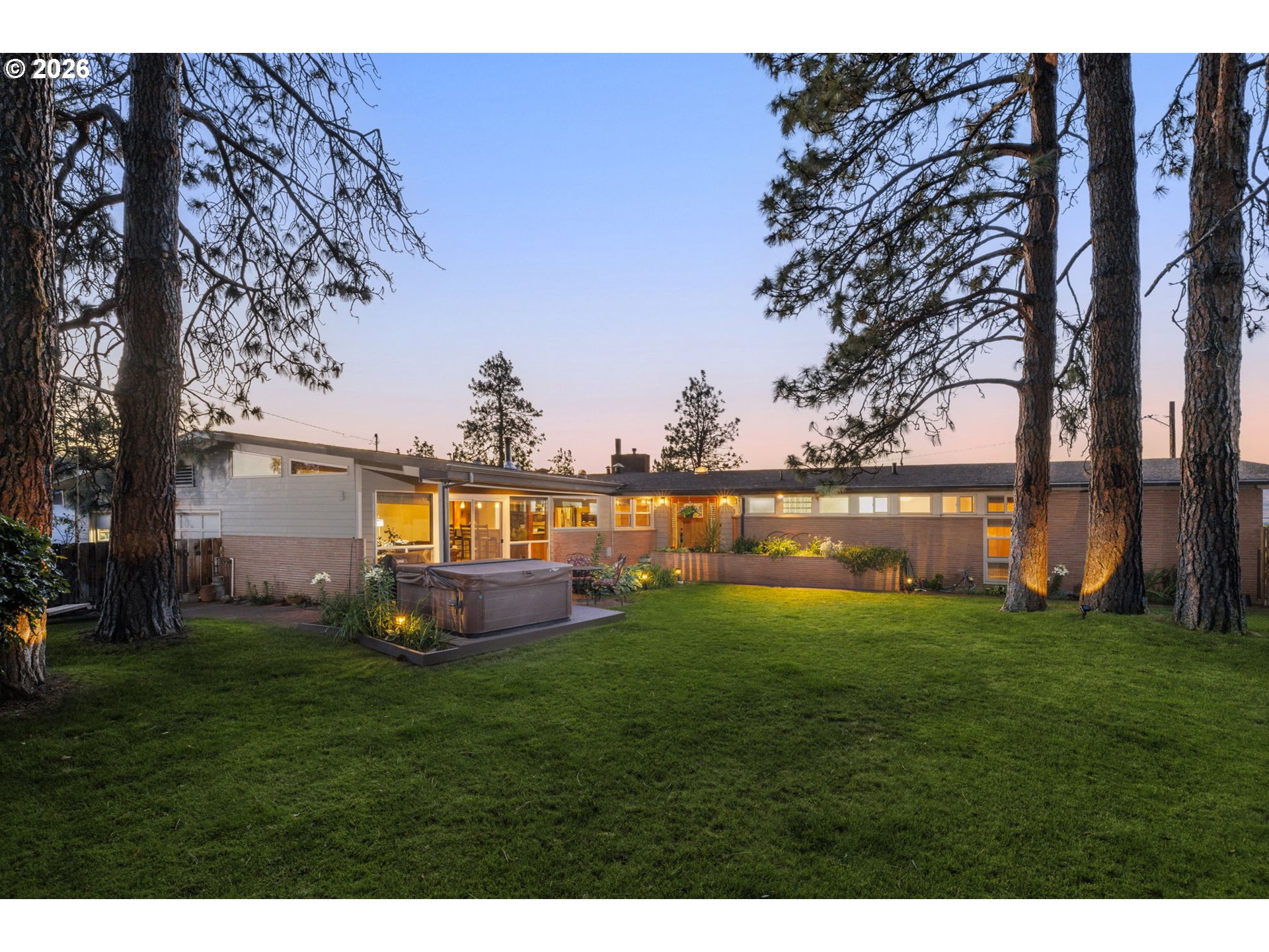 314 W SCENIC DR