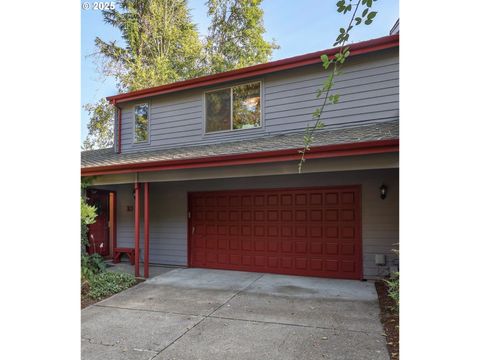 10 MOUNTAIN CIR Lake Oswego OR 97035