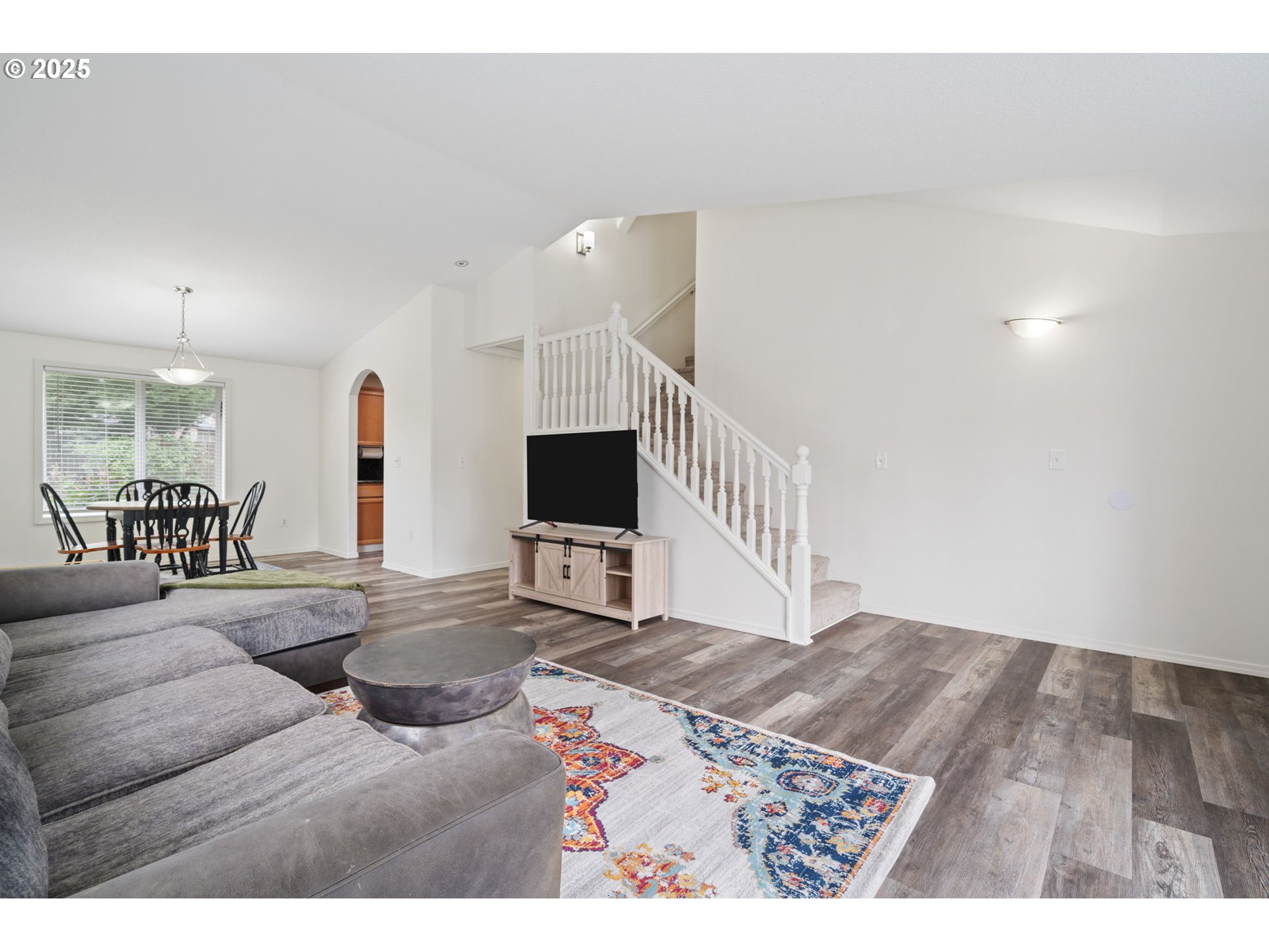 654 E 15TH CIR