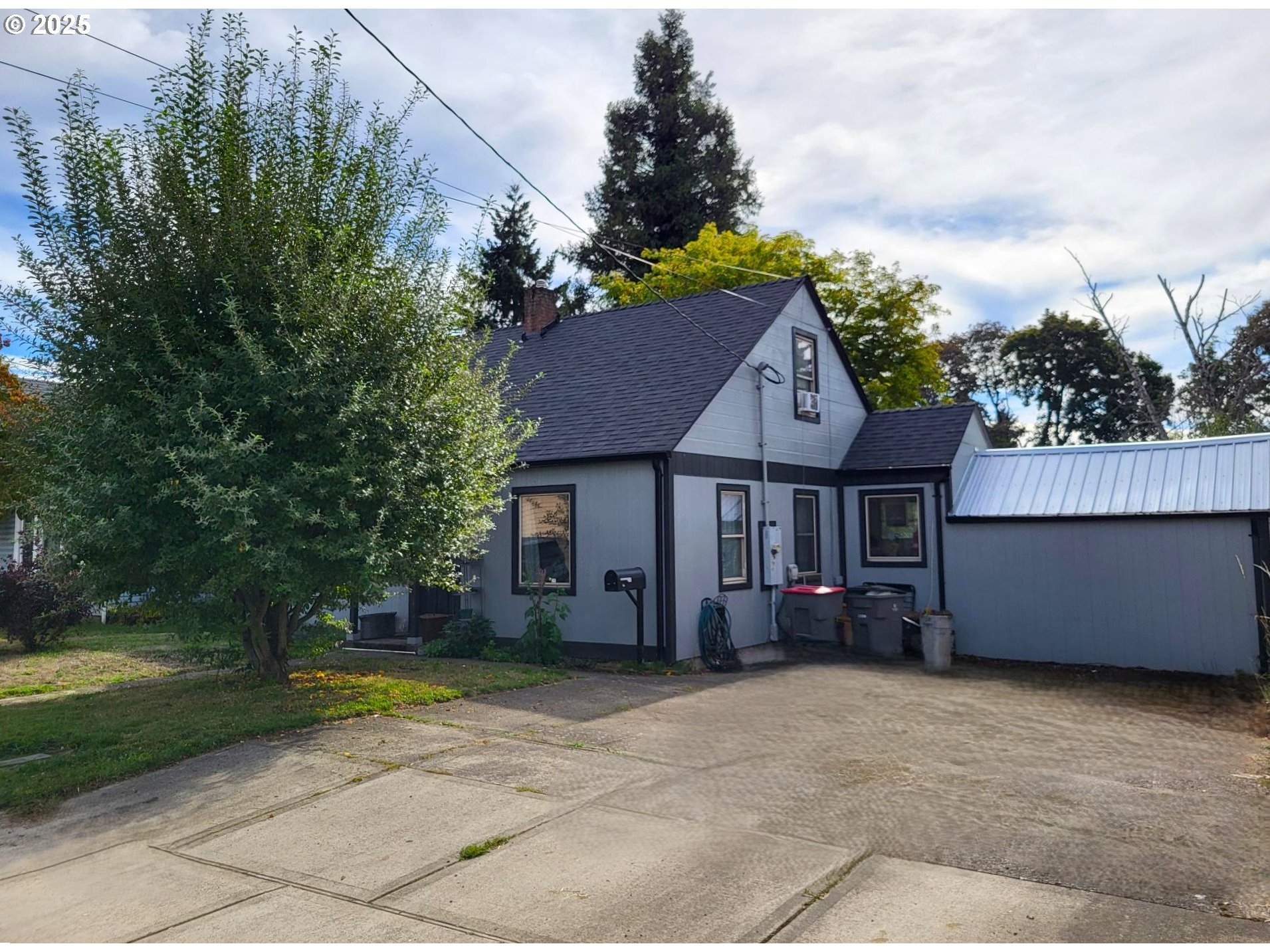 634 E MAIN ST