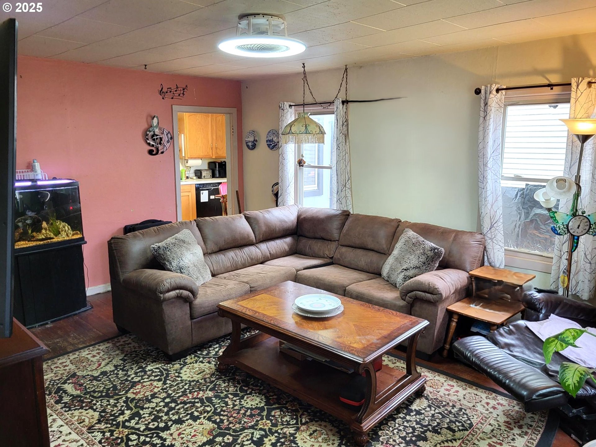 634 E MAIN ST