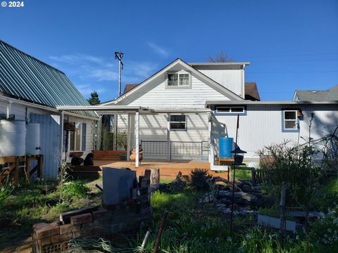 A home in Coquille