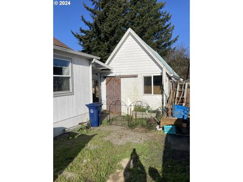 A home in Coquille