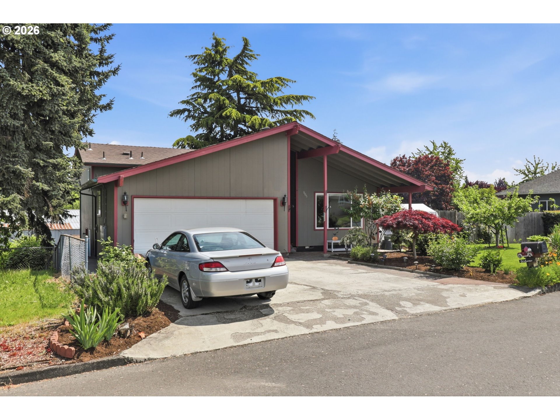 565 BROWN CT