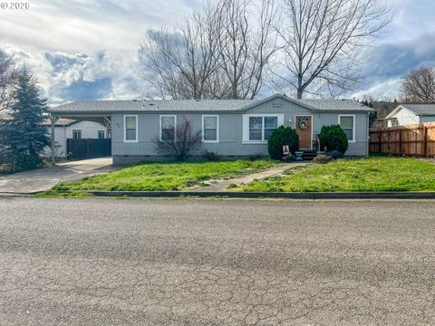 155 BOBWHITE ST Roseburg OR 97471