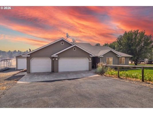 2085 SE SAGEBRUSH DR, MADRAS, OR 97741 - Image 4dbc8def2c9bb7b10f32e2b32bcaa16f/1465630613