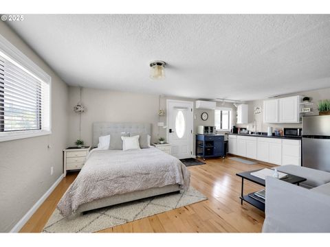 Tiny photo for 36250 Enterprise Rd, Creswell, OR 97426 (MLS # 392440823)