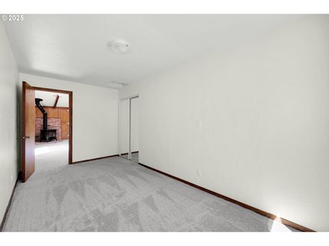 Tiny photo for 36250 Enterprise Rd, Creswell, OR 97426 (MLS # 392440823)