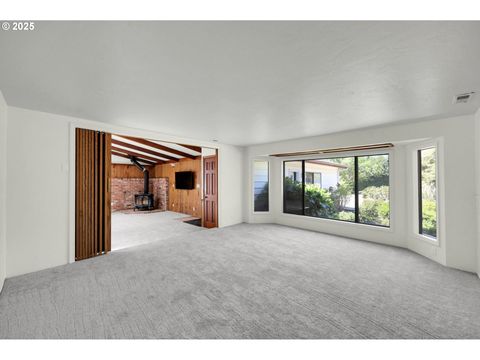 Tiny photo for 36250 Enterprise Rd, Creswell, OR 97426 (MLS # 392440823)