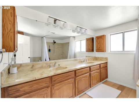 Tiny photo for 36250 Enterprise Rd, Creswell, OR 97426 (MLS # 392440823)