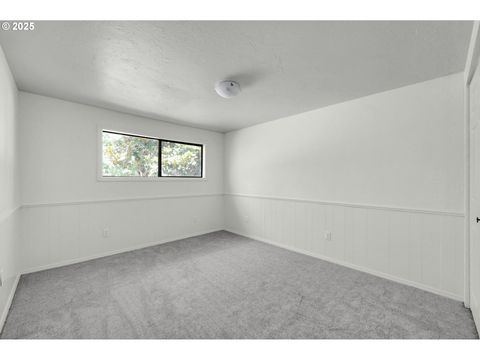 Tiny photo for 36250 Enterprise Rd, Creswell, OR 97426 (MLS # 392440823)