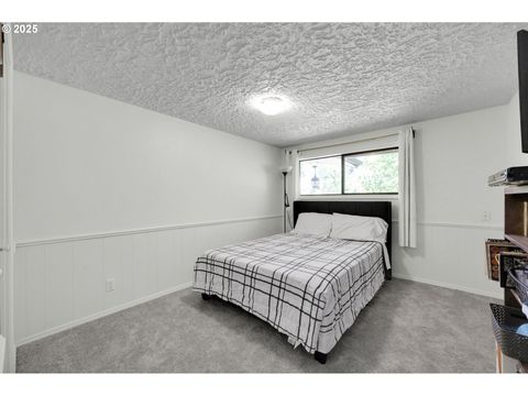 Tiny photo for 36250 Enterprise Rd, Creswell, OR 97426 (MLS # 392440823)