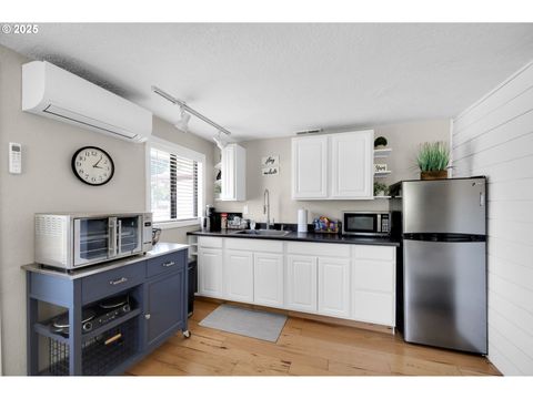 Tiny photo for 36250 Enterprise Rd, Creswell, OR 97426 (MLS # 392440823)