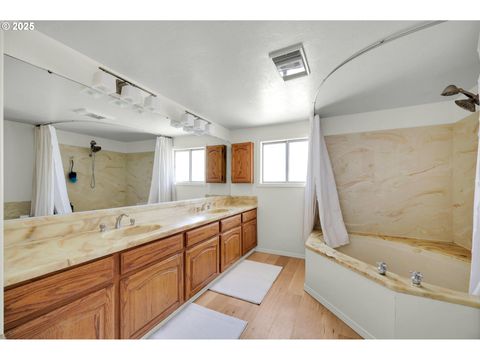 Tiny photo for 36250 Enterprise Rd, Creswell, OR 97426 (MLS # 392440823)