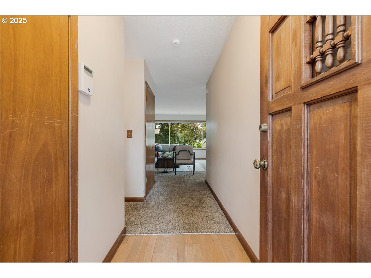 886 LINN AVE