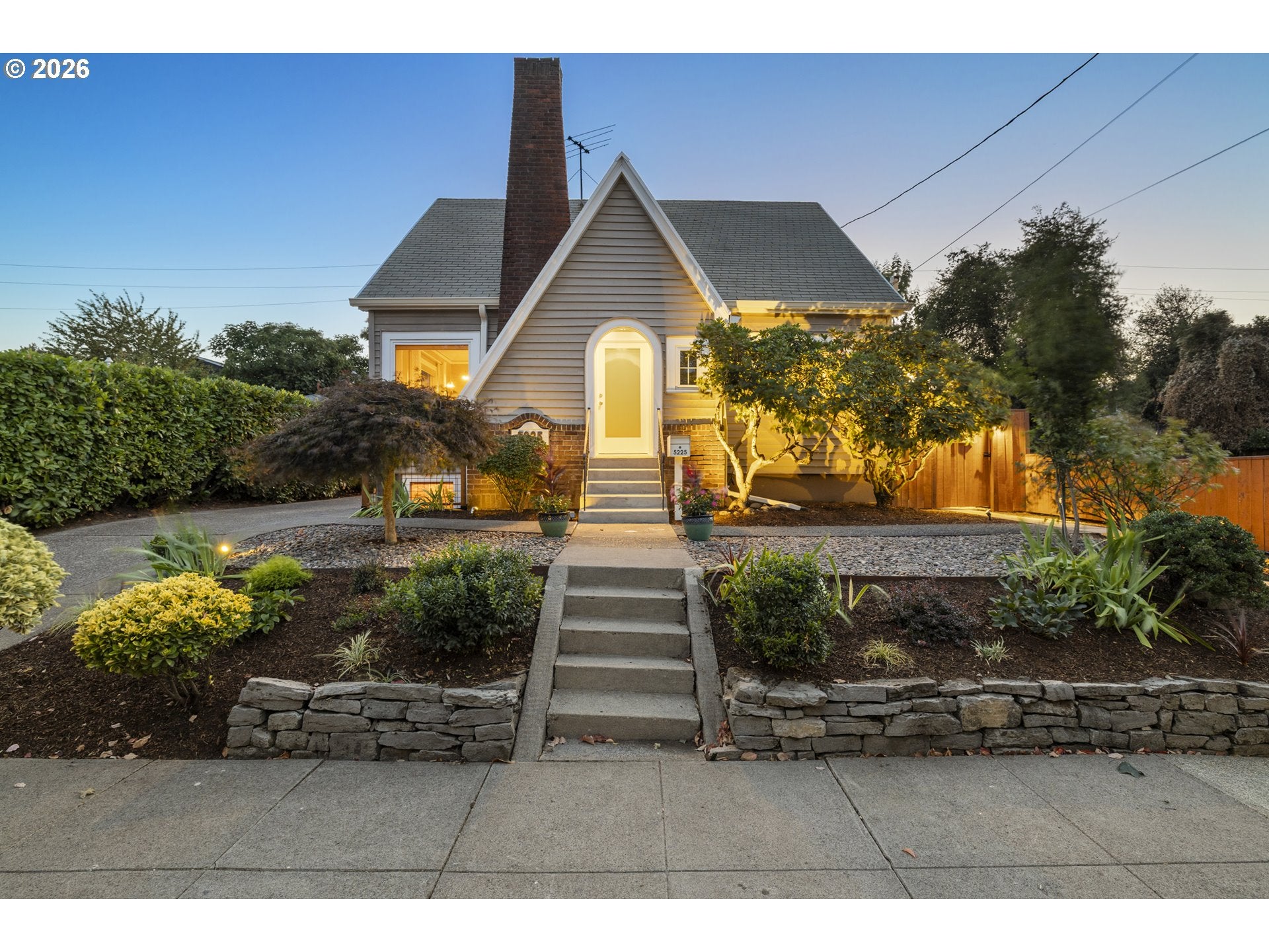 5225 SE 18TH AVE — 4 bed 2 bath Single Family Residence