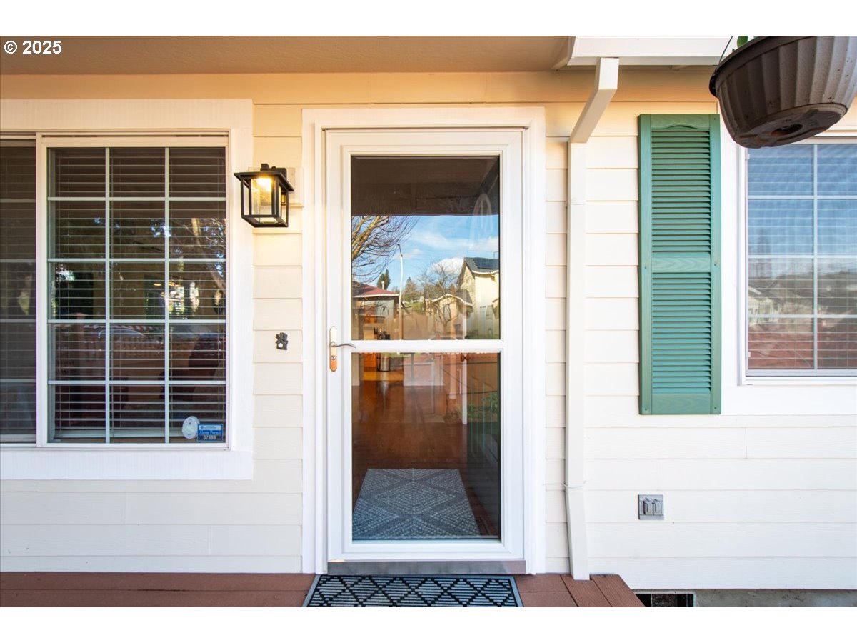 1817 NE EDGE PARK LOOP